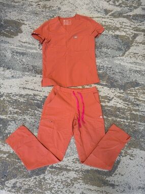 FIGS “Terracotta” scrub set